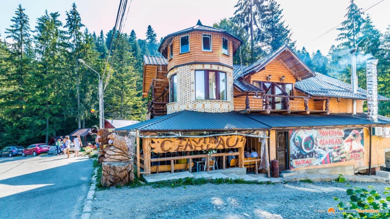 Taverna Ceahlau Дурау Екстериор снимка